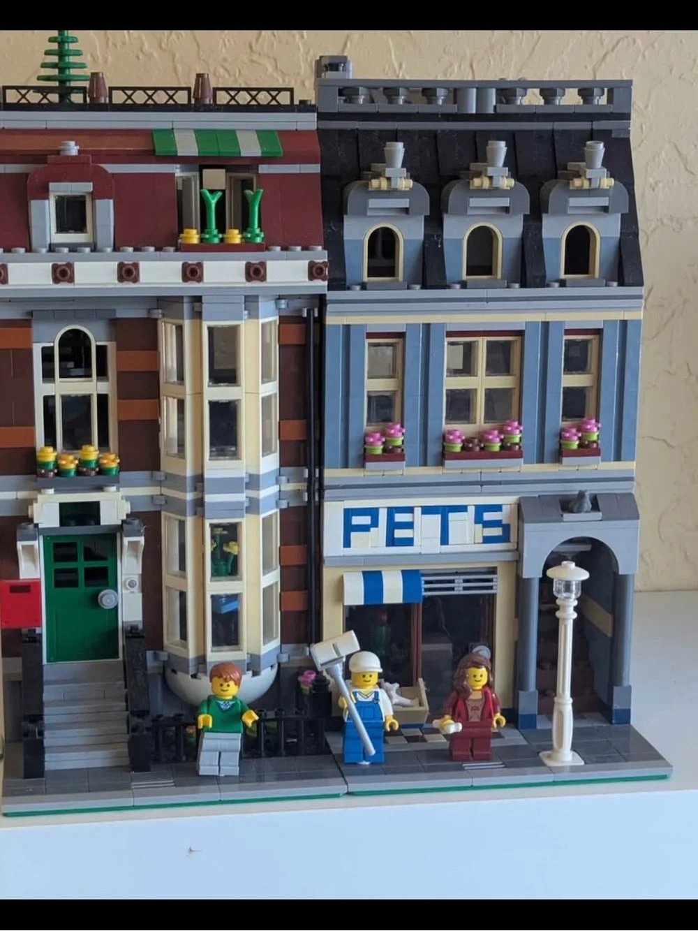 Retired LEGO Creator Expert: Pet Shop (10218) modular building